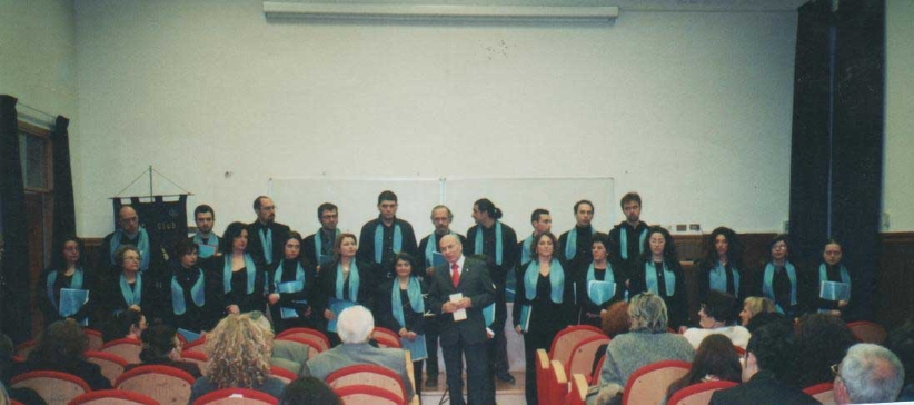Debutto Coro Polifonico HIPPOKRIM, Anno 2001, (al centro Bianca Sodano con il Dott. Aldo Accurso).
